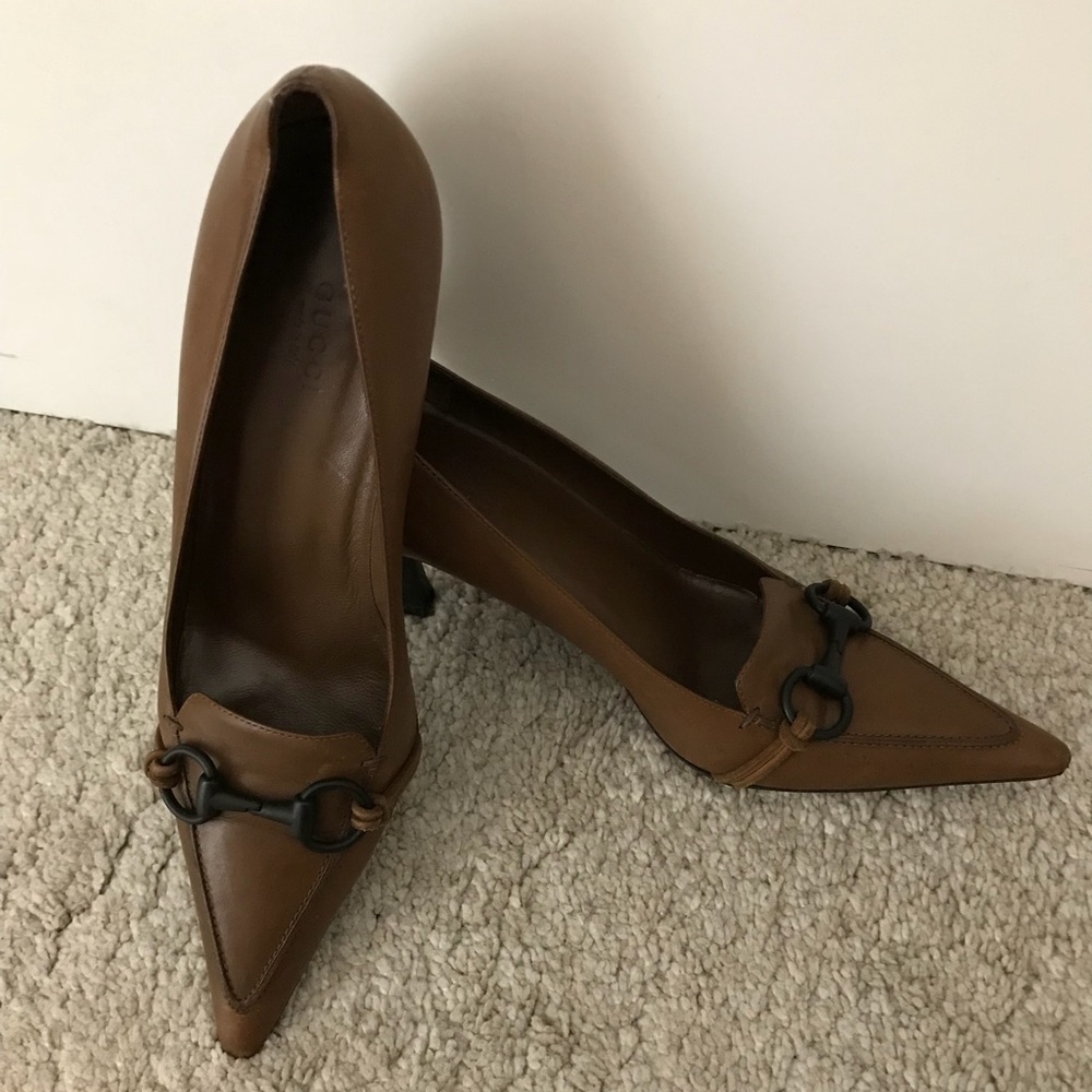 Gucci heels with Gucci buckle